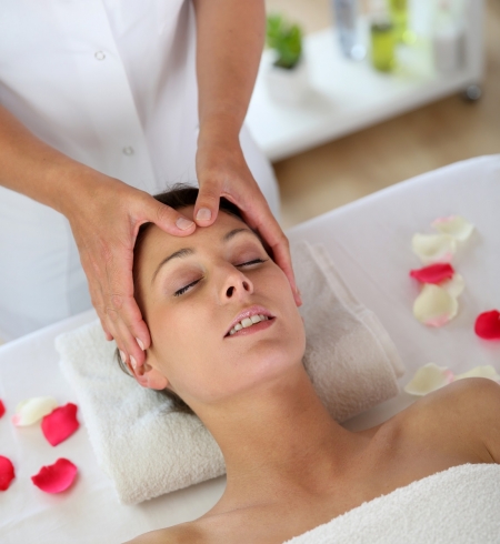 Woman,Receiving,A,Face,Massage